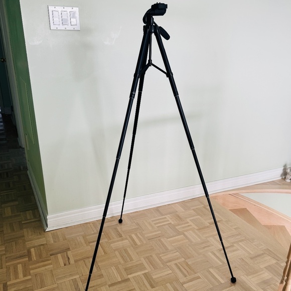 Henry's - Compact Tripod for Digital Cameras and Camcorders - Picture 3 of 3